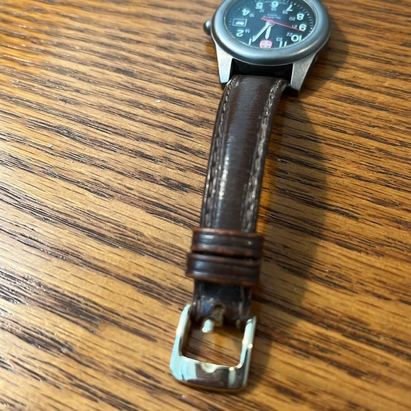 Woman’s Swiss Army Watch - Picture 2 of 3